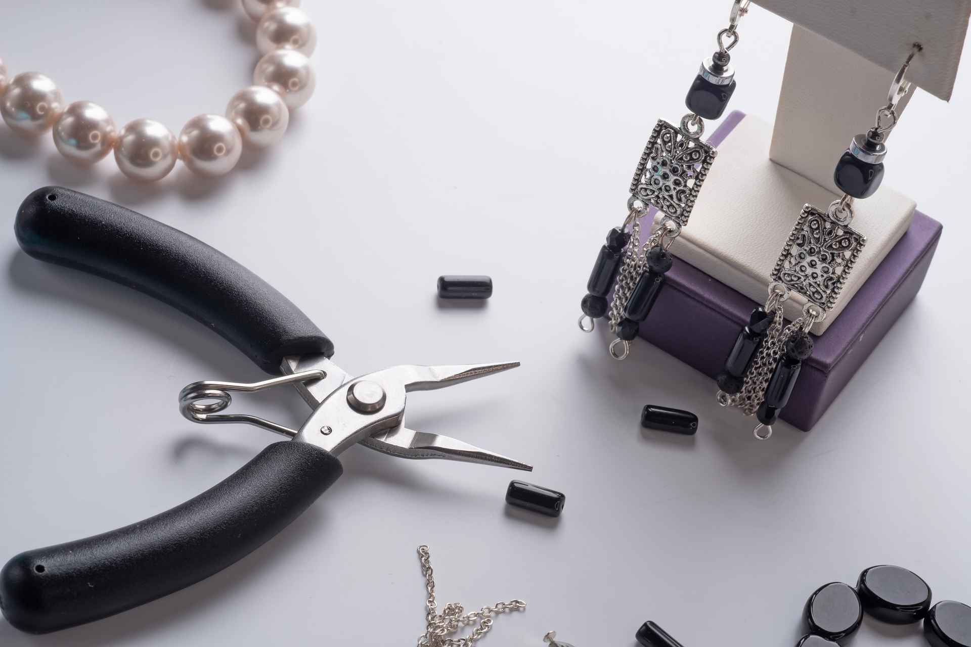 architect-g62cc41a75_1280-1200×799